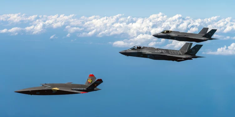 Lockheed Martin muestra la combinación del F-35A y el Valkyrie