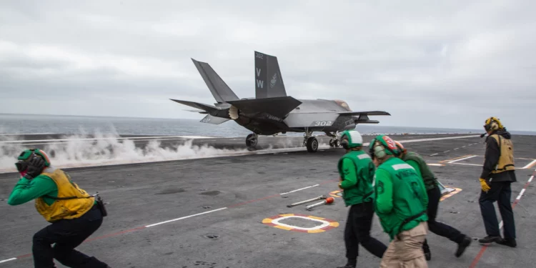 F-35C del Cuerpo de Marines atacan objetivos hutíes en Yemen