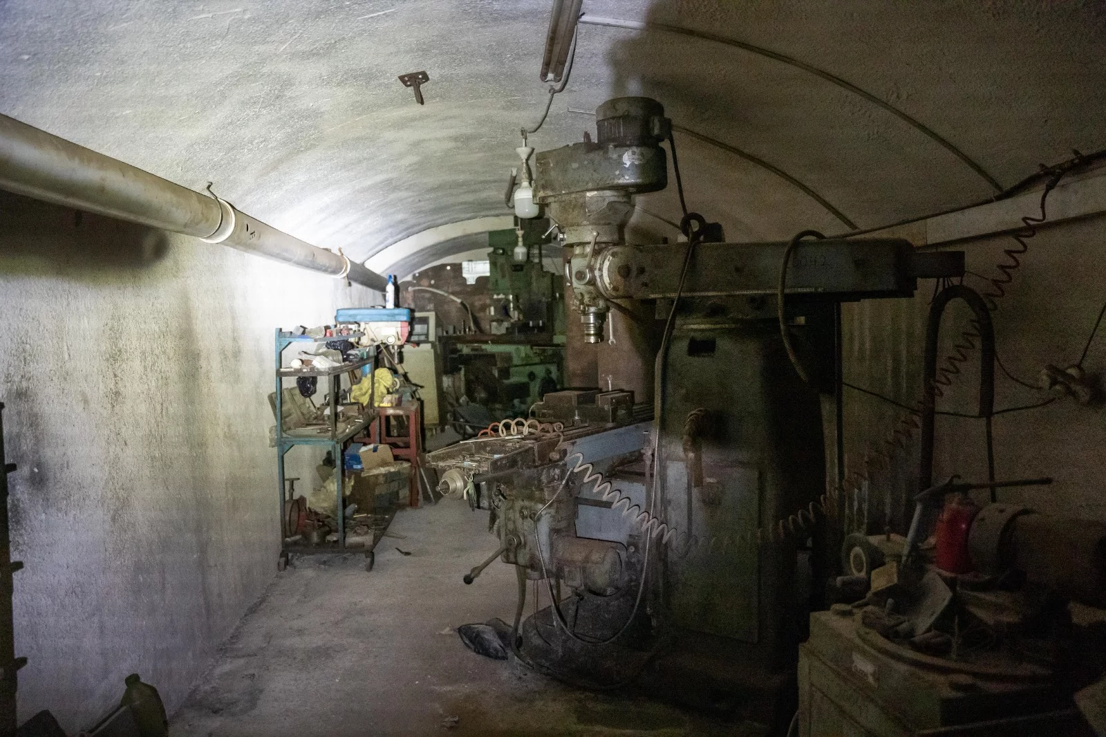 El interior de un túnel de fabricación de armas de Hamás, descubierto en el centro de la Franja de Gaza, en una imagen publicada por las Fuerzas de Defensa de Israel el 2 de noviembre de 2024. (Fuerzas de Defensa de Israel)