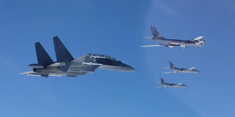 China y Rusia realizan patrulla aérea estratégica en el mar de Japón