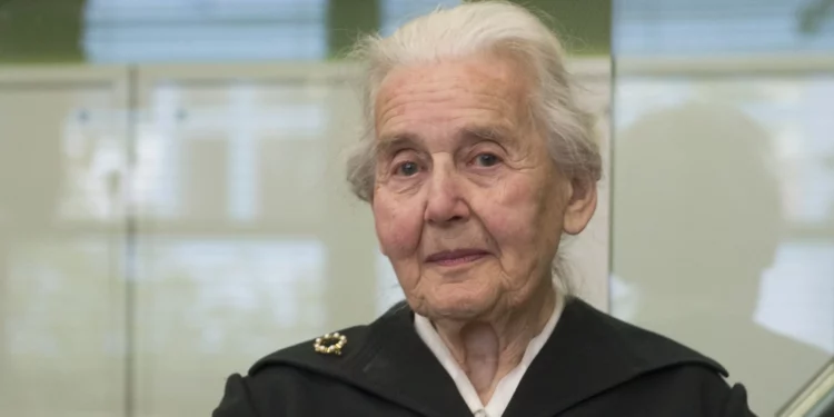 Negacionista del Holocausto Ursula Haverbeck muere a los 96 años