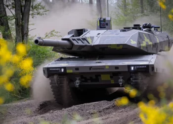 Italia quiere adquirir 132 tanques Panther y 1.000 blindados Lynx alemanes