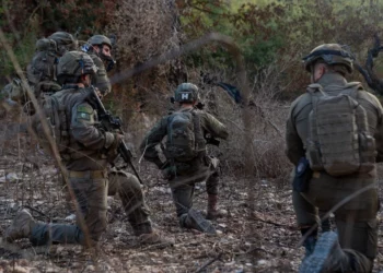 Tropas de la Brigada de Comando de las Fuerzas de Defensa de Israel operan en el sur del Líbano, en una fotografía difundida el 14 de noviembre de 2024. (Fuerzas de Defensa de Israel)