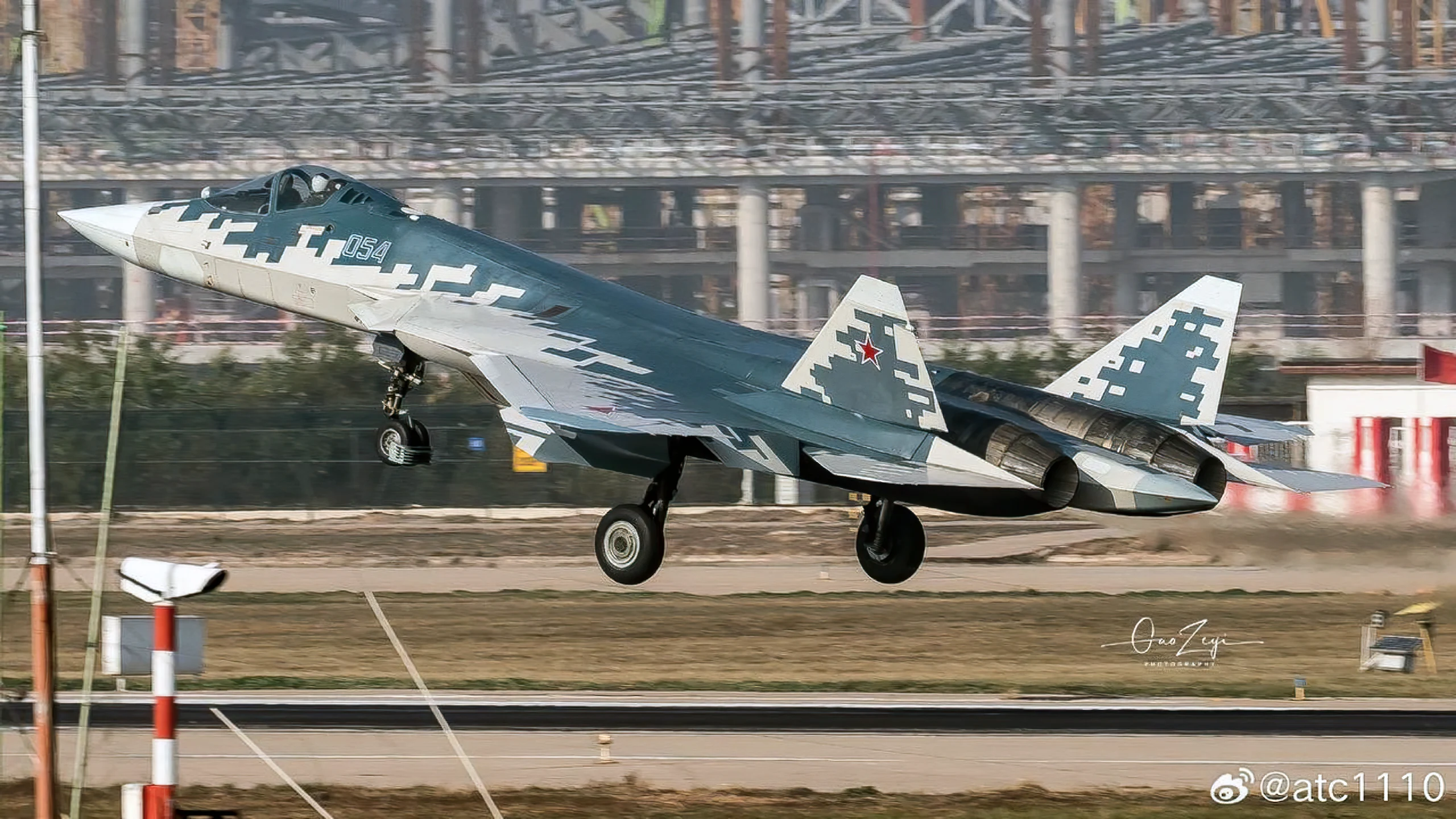 Aviones Su-57 rusos debutan en el Zhuhai Airshow con dos prototipos