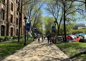 Dos estudiantes pro-Israel fueron atacados por enmascarados en la Universidad DePaul