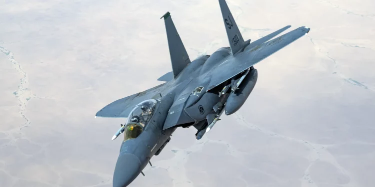 Congreso de EE. UU. rechaza retiros de los F-15E y F-22