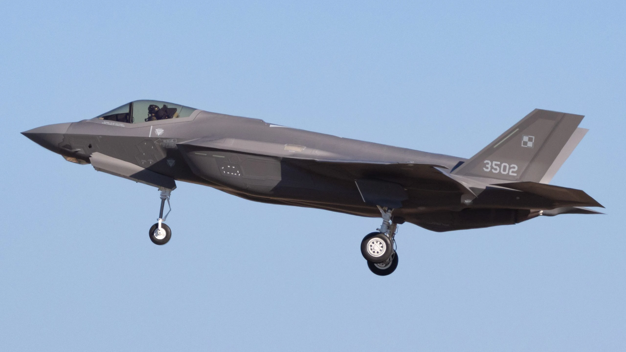 El primer F-35A polaco realiza con éxito su vuelo inaugural