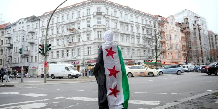 Europa detiene solicitudes de asilo de sirios tras huida de Al-Assad