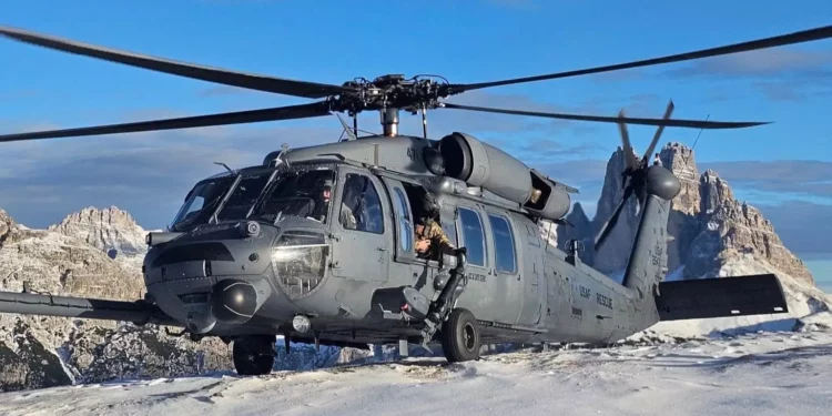 Última misión del HH-60G en Aviano con llegada del HH-60W