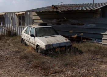 Un automóvil antiguo en 'Trump Heights', en los Altos del Golán, el 7 de noviembre de 2024. (Foto AP/Ariel Schalit)