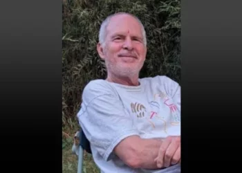 Keith Siegel, capturado por terroristas de Hamás en su casa en el kibutz Kfar Aza el 7 de octubre de 2023 (Cortesía)
