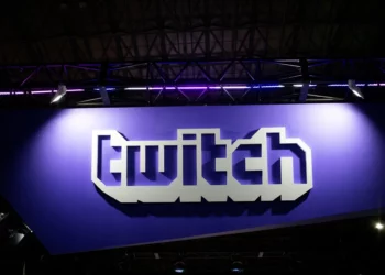 Una fotografía tomada en el Tokyo Game Show el 21 de septiembre de 2018 muestra el logotipo de Twitch. (Martin Bureau/AFP)