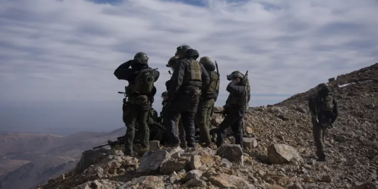 Se observan tropas de la unidad de élite Shaldag en el lado sirio del monte Hermón, el 8 de diciembre de 2024. (Fuerzas de Defensa de Israel)