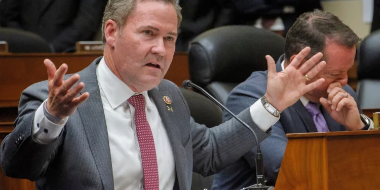 El representante estadounidense Mike Waltz, republicano de Florida, habla durante una audiencia en el Capitolio, el 22 de julio de 2024, en Washington. (Foto AP/Rod Lamkey, Jr., Archivo)