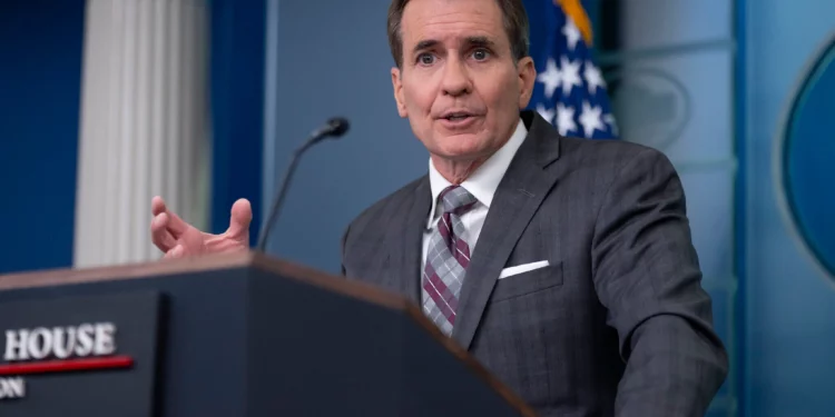 El portavoz del Consejo de Seguridad Nacional de la Casa Blanca, John Kirby, habla en la sesión informativa diaria en la Casa Blanca en Washington, el 23 de octubre de 2024. (AP/ Ben Curtis)