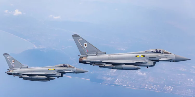 Eurofighter Typhoon impacta con ave aterriza de emergencia