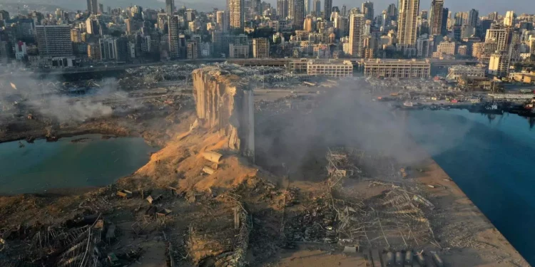 Acusan a 10 personas por la explosión del puerto de Beirut