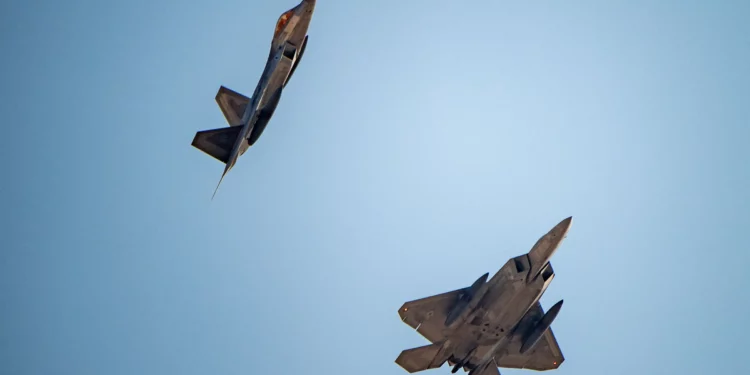 F-22 Raptor adaptan tácticas para amenazas iraníes