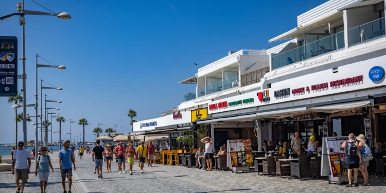 La ciudad costera de Pafos, en el lado griego de Chipre, el 23 de septiembre de 2024. (Nati Shohat/FLASH90)