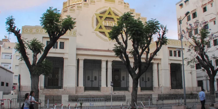 Vista exterior de la Gran Sinagoga de Túnez, Túnez, el martes 15 de mayo de 2018. (Foto AP/Hassene Dridi, Archivo)