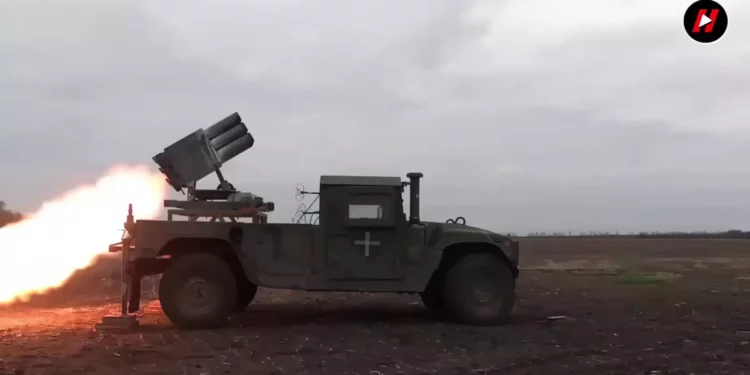 Ucrania convierte un Humvee en lanzamisiles de 128 mm