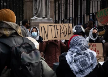 Trump ordena deportar a extranjeros que protestas contra Israel