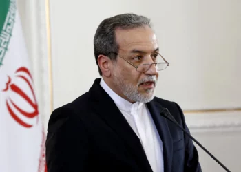 El ministro de Asuntos Exteriores iraní, Abbas Araghchi, habla durante una conferencia de prensa conjunta en Teherán, el 19 de noviembre de 2024. (AFP)