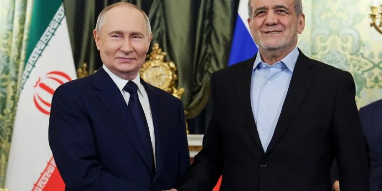 Rusia e Irán firman acuerdo estratégico militar por 20 años