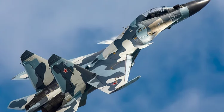 Caza ruso Su-30SM está cayendo en los cielos de Ucrania