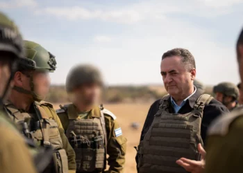 El ministro de Defensa, Israel Katz, cerca de la frontera con la Franja de Gaza, el 19 de enero de 2025. (Ariel Hermoni/Ministerio de Defensa)