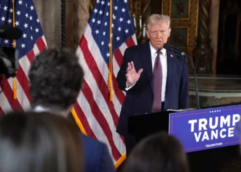 El presidente electo de Estados Unidos, Donald Trump, habla durante una conferencia de prensa en Mar-a-Lago, el 7 de enero de 2025, en Palm Beach, Florida. (AP/ Evan Vucci)