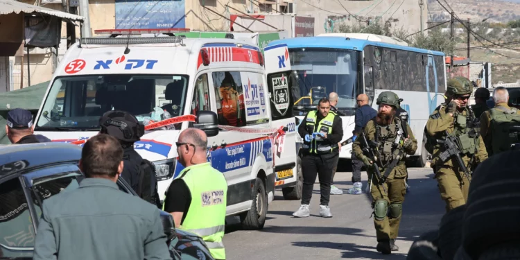 Escena de un tiroteo terrorista mortal en la aldea de al-Funduq, en Judea y Samaria, el 6 de enero de 2025. (GIL COHEN-MAGEN / AFP)