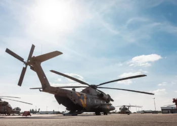 Un helicóptero de la Fuerza Aérea israelí se prepara para liberar a los rehenes israelíes de Gaza, el 19 de enero de 2025. (Fuerzas de Defensa de Israel)