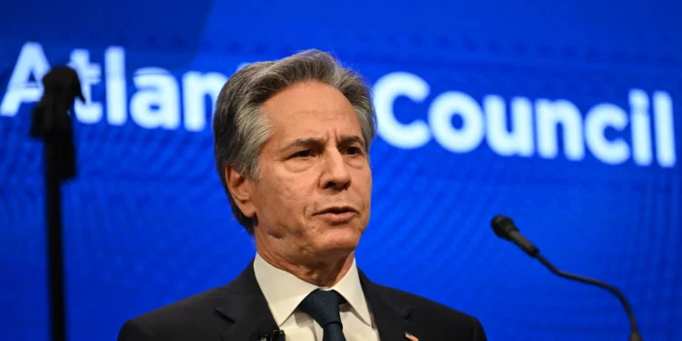 El secretario de Estado de Estados Unidos, Antony Blinken, habla en el Atlantic Council en Washington, DC, el 14 de enero de 2025. (ANDREW CABALLERO-REYNOLDS / AFP)