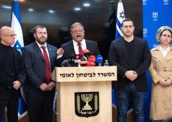 El ministro de Seguridad Nacional, Itamar Ben Gvir, ofrece una conferencia de prensa junto con miembros de su partido de extrema derecha Otzma Yehudit en Jerusalén, el 16 de enero de 2025. (Yonatan Sindel/FLASH90)