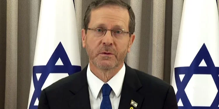 El presidente Isaac Herzog pronuncia una declaración sobre el acuerdo de alto el fuego y liberación de rehenes aprobado por Israel y Hamás el miércoles 15 de enero de 2025. (Captura de pantalla, GPO)