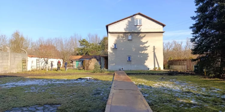El recinto del Centro de Investigación sobre Odio, Extremismo y Radicalización de Auschwitz, en el terreno de la antigua casa del comandante nazi Rudolf Höss, el 27 de enero de 2025. (Zev Stub)