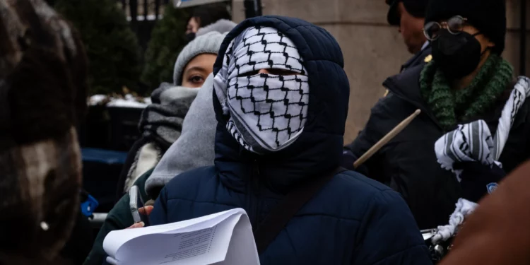 Activistas antiisraelíes invaden campus de Barnard College