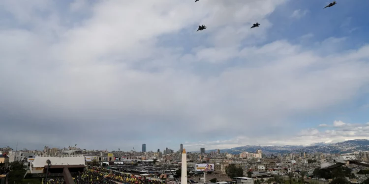 Cazas israelíes sobrevuelan Beirut en funeral de líder de Hezbolá