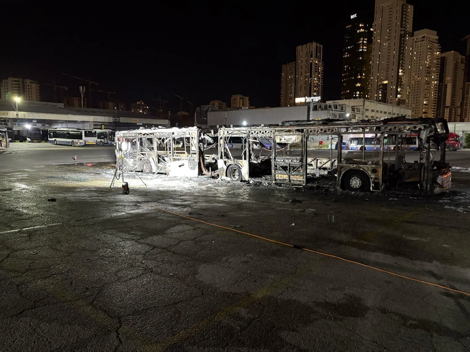 Explosión de tres autobuses en Tel Aviv en presunto ataque terrorista