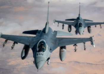 F-16 de EE. UU. emplean cohetes guiados por láser aire-aire