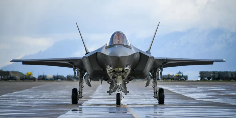 Problemas en el programa F-35 retrasan entregas y pruebas