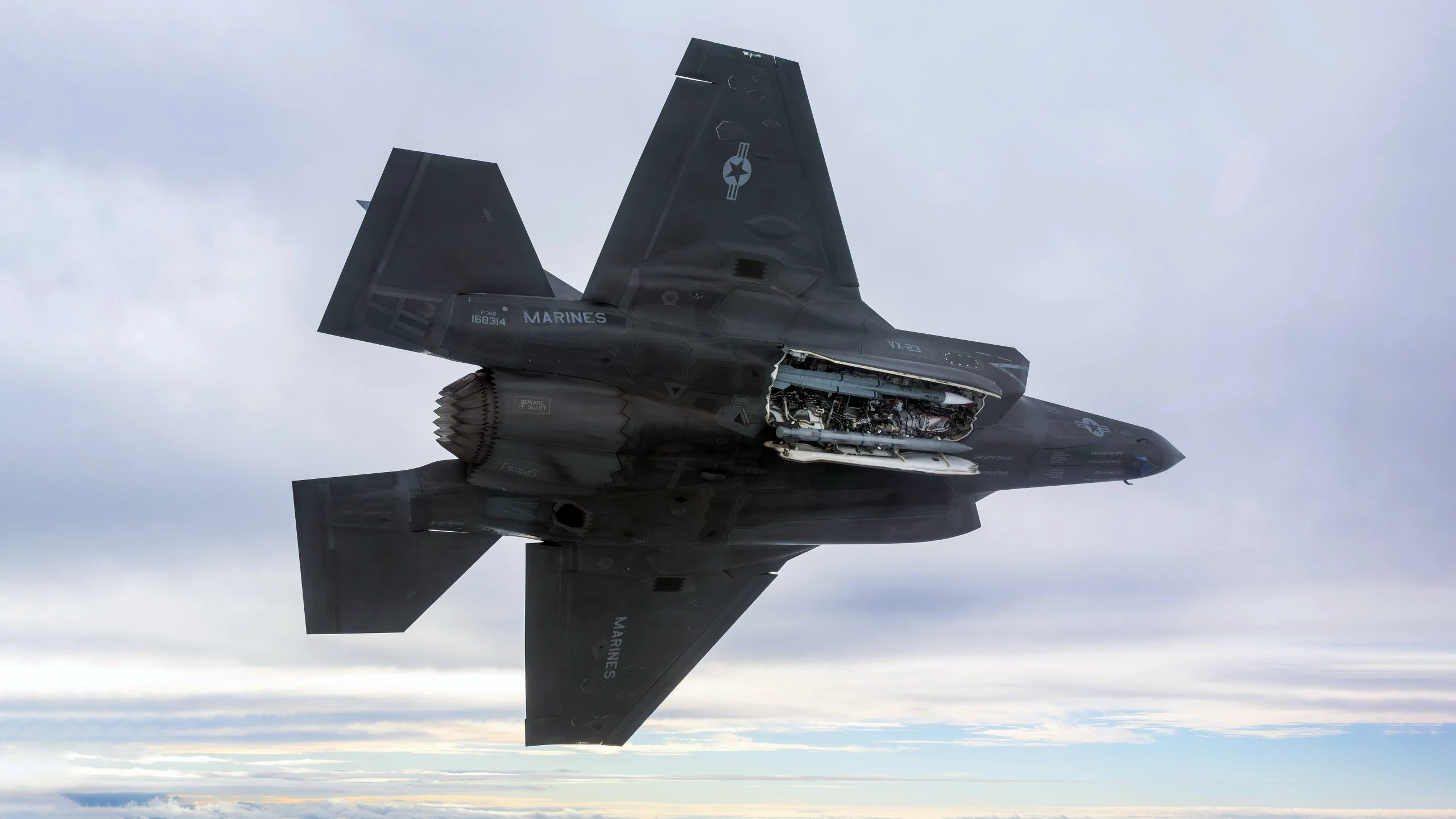 El F-35B realiza su primer vuelo de prueba con el misil Meteor