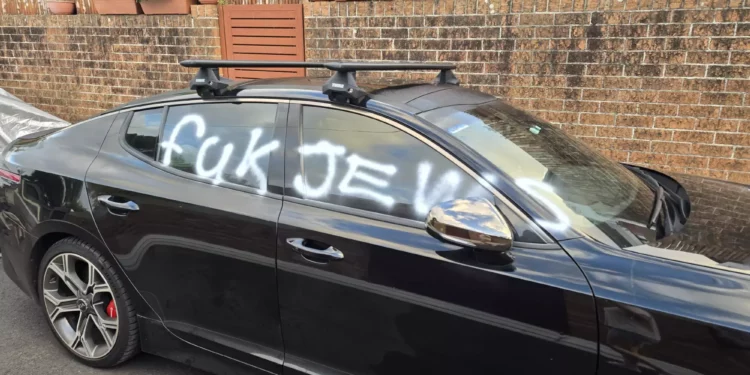 Grafitis antisemitas en automóviles y casas de Sydney