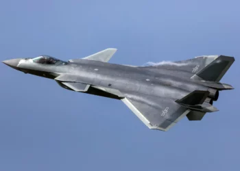 China equipa con J-20 a una brigada en reemplazo del J-11