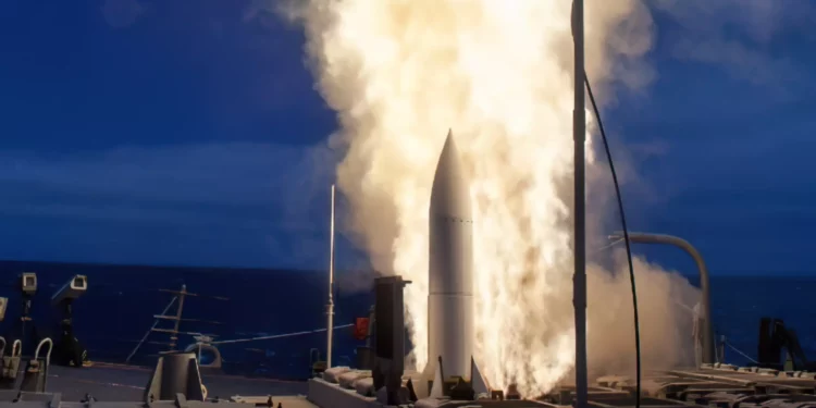 Raytheon recibe $75,1 millones para modernizar misiles SM-2 y SM-6