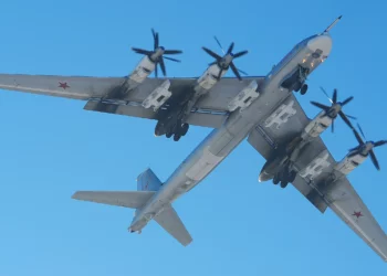 Rusia envía portamisiles Tu-95MS en misión sobre mares del norte