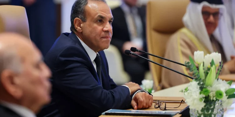 El ministro de Asuntos Exteriores de Egipto, Badr Abdelatty, asiste a una reunión de funcionarios árabes en Riad el 12 de enero de 2025 (Fayez Nureldine / AFP)