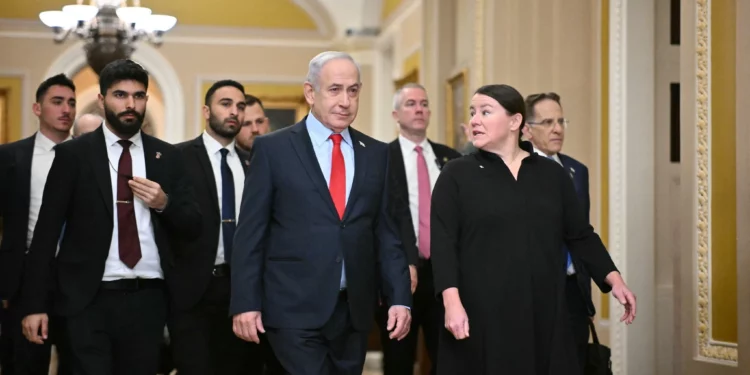 El primer ministro, Benjamin Netanyahu, llega a una reunión en el Capitolio de Estados Unidos en Washington, DC, el 6 de febrero de 2025. (Mandel Ngan/AFP)