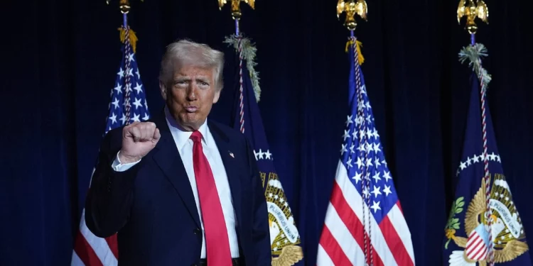 El presidente de Estados Unidos, Donald Trump, asiste al Desayuno Nacional de Oración en el Washington Hilton, en Washington, DC, el 6 de febrero de 2025. (Foto AP/Evan Vucci)